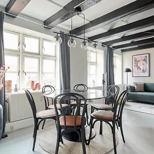 Unique 2 Bedroom Duplex W Exposed Beams In Cph , København Danmark